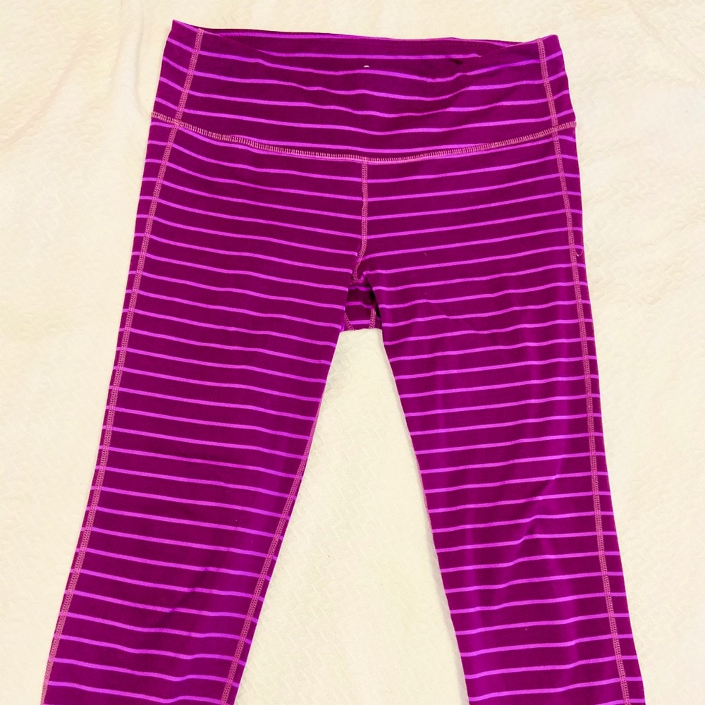 ATHLETA Crop Purple Pink Stripe Leggings Sz M